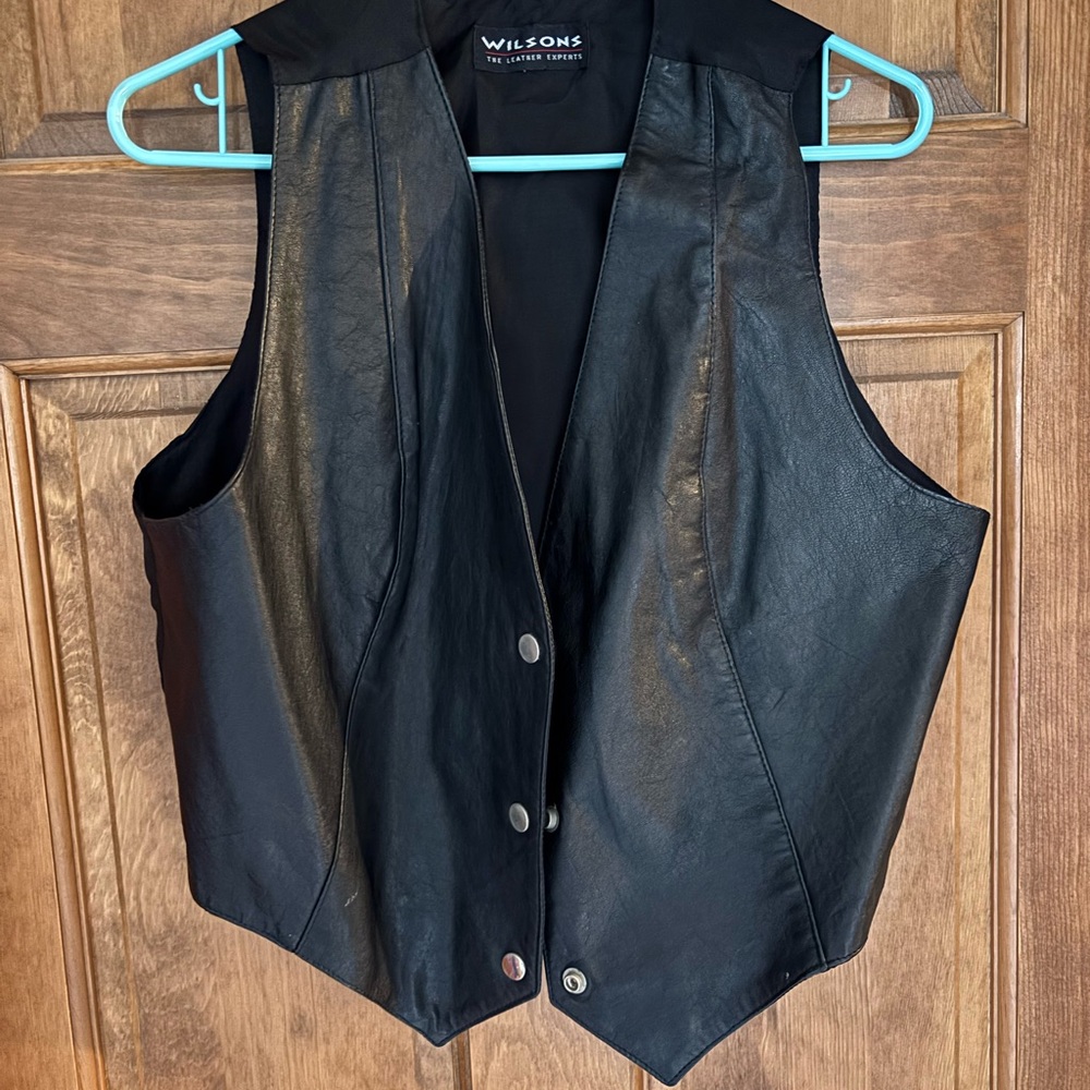 Wilsons Leather Black Vest Sleek Fitted Design
